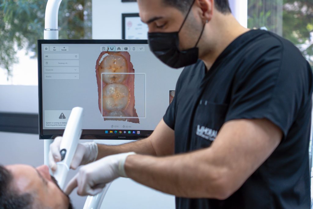 Biznas | British patients increasingly opt for Türkiye-based digital dental care